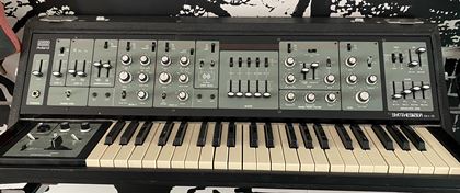 Roland-SH5"
